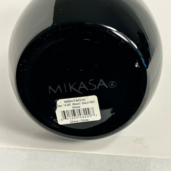 Mikasa Brentwood black glass vase - Picture 8 of 9